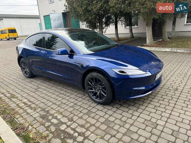 Седан Tesla Model 3 2025 в Львове
