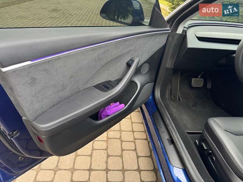 Седан Tesla Model 3 2025 в Львове