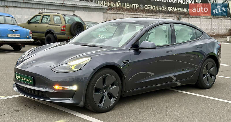 Седан Tesla Model 3 2023 в Киеве