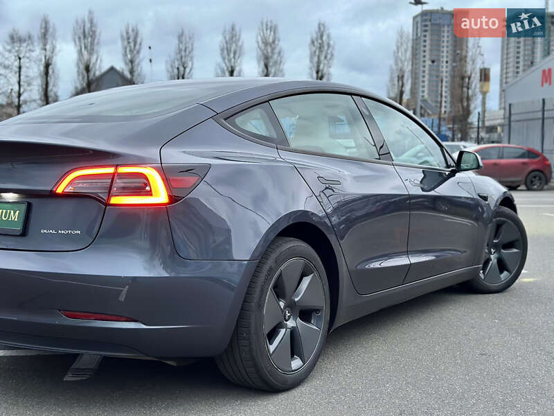 Седан Tesla Model 3 2023 в Киеве
