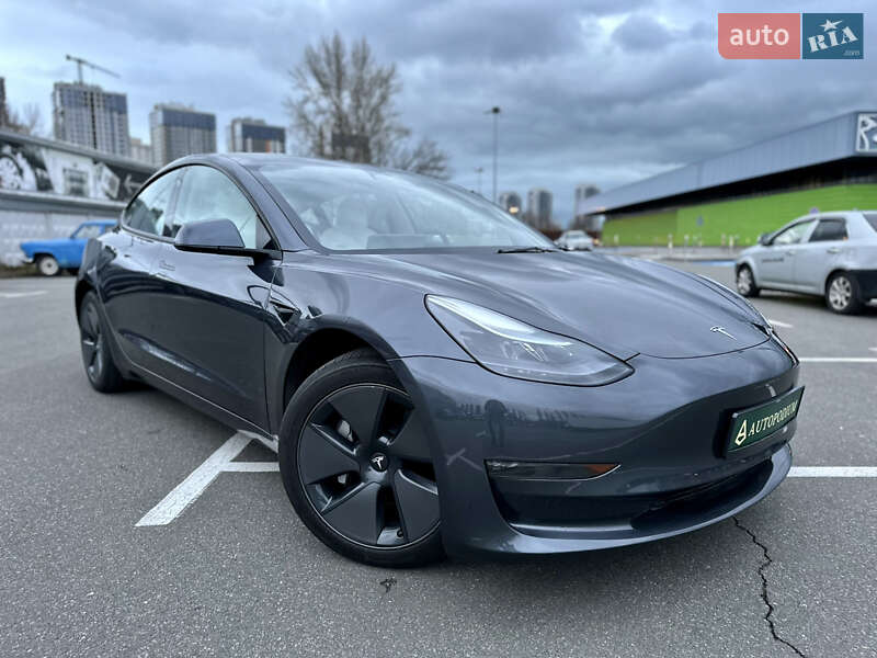 Седан Tesla Model 3 2023 в Киеве