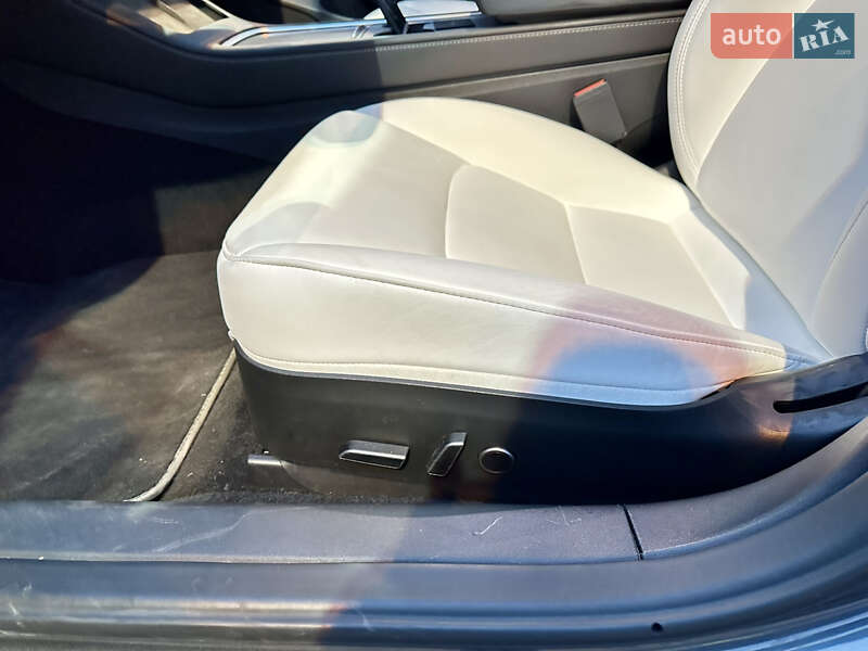 Седан Tesla Model 3 2023 в Киеве