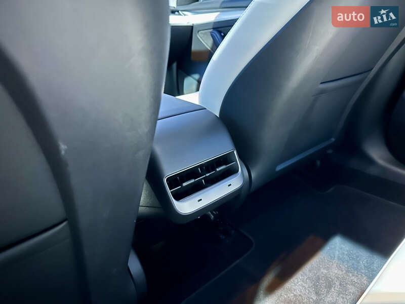 Седан Tesla Model 3 2023 в Киеве