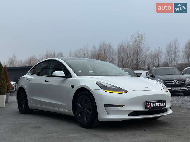 Седан Tesla Model 3 2021 в Ровно