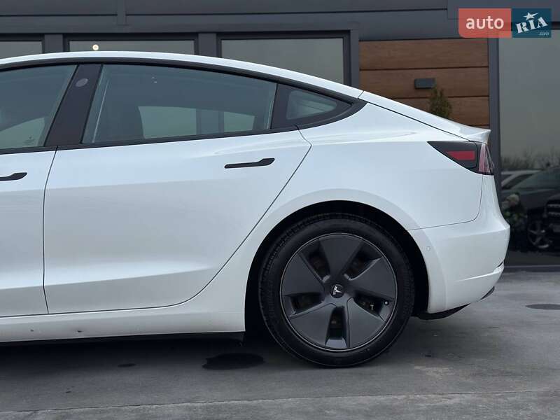 Седан Tesla Model 3 2021 в Ровно