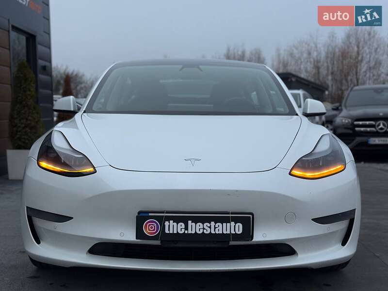 Седан Tesla Model 3 2021 в Ровно