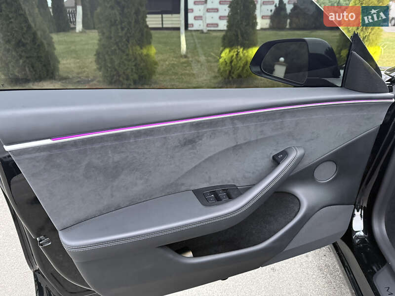 Седан Tesla Model 3 2024 в Киеве
