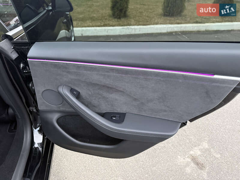 Седан Tesla Model 3 2024 в Киеве