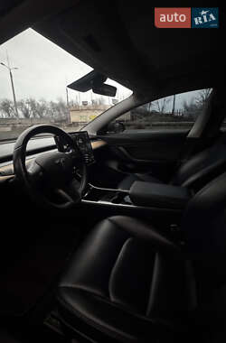 Седан Tesla Model 3 2018 в Кривом Роге