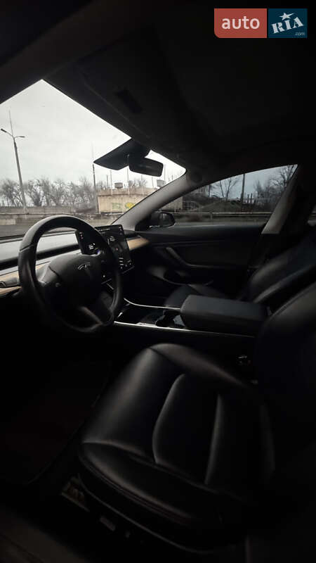 Седан Tesla Model 3 2018 в Кривом Роге