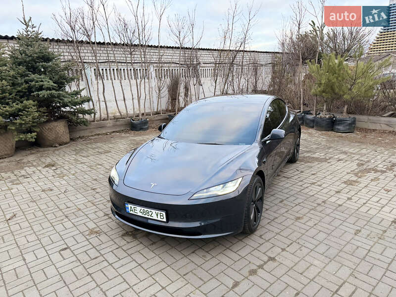 Tesla Model 3 2024