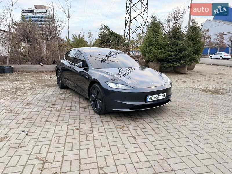 Седан Tesla Model 3 2024 в Днепре