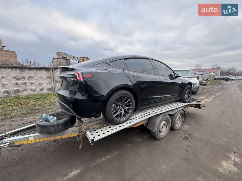 Седан Tesla Model 3 2025 в Сарнах