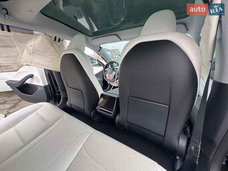 Седан Tesla Model 3 2025 в Сарнах