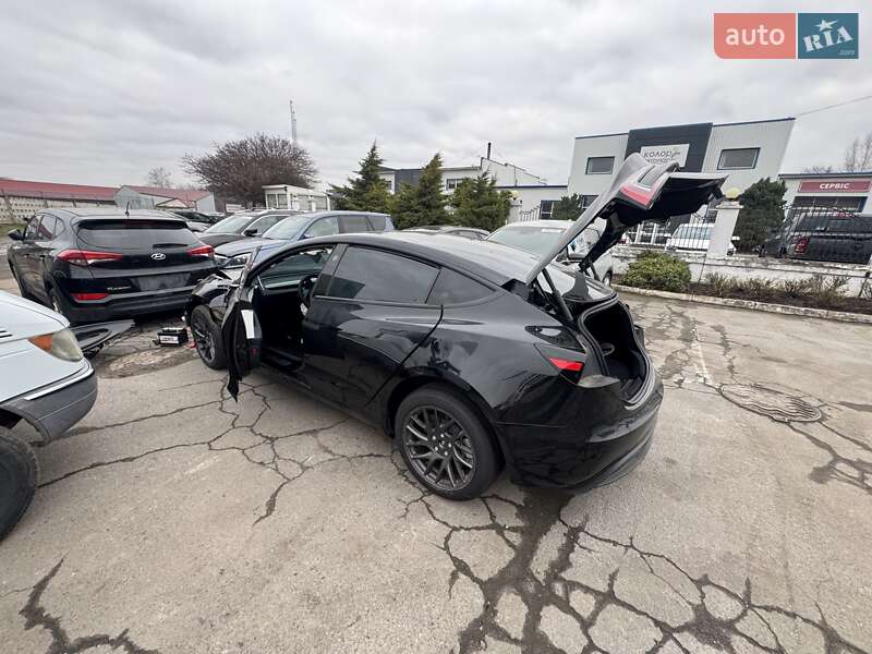 Седан Tesla Model 3 2025 в Сарнах