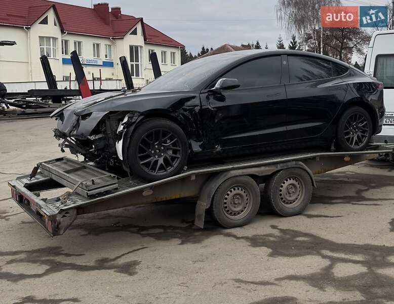 Седан Tesla Model 3 2025 в Сарнах
