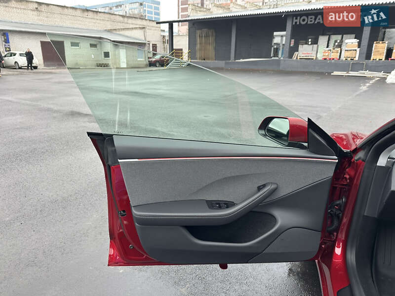 Седан Tesla Model 3 2024 в Дніпрі