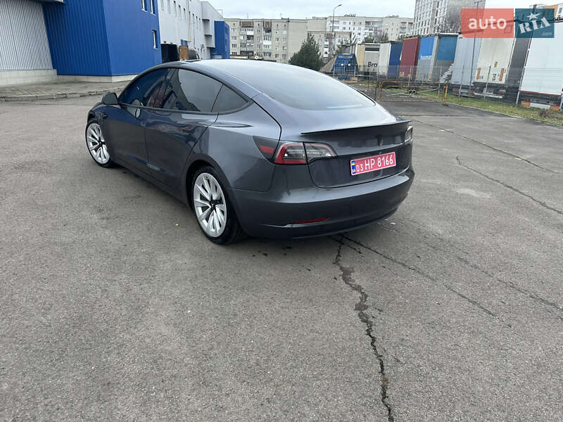 Седан Tesla Model 3 2022 в Киеве