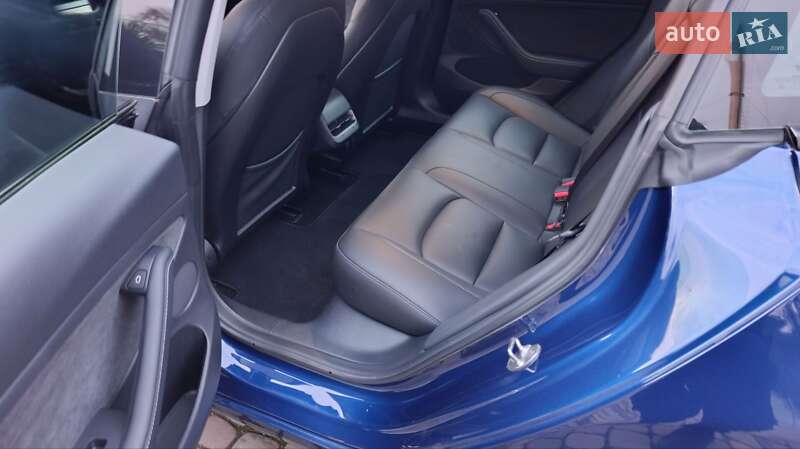 Седан Tesla Model 3 2022 в Луцке