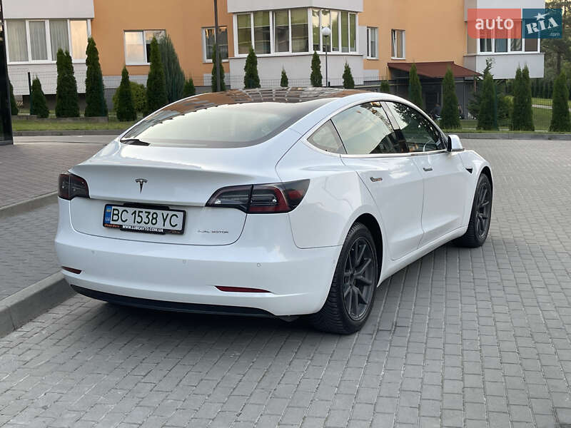 Седан Tesla Model 3 2019 в Новояворовске