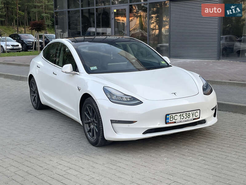 Седан Tesla Model 3 2019 в Новояворовске