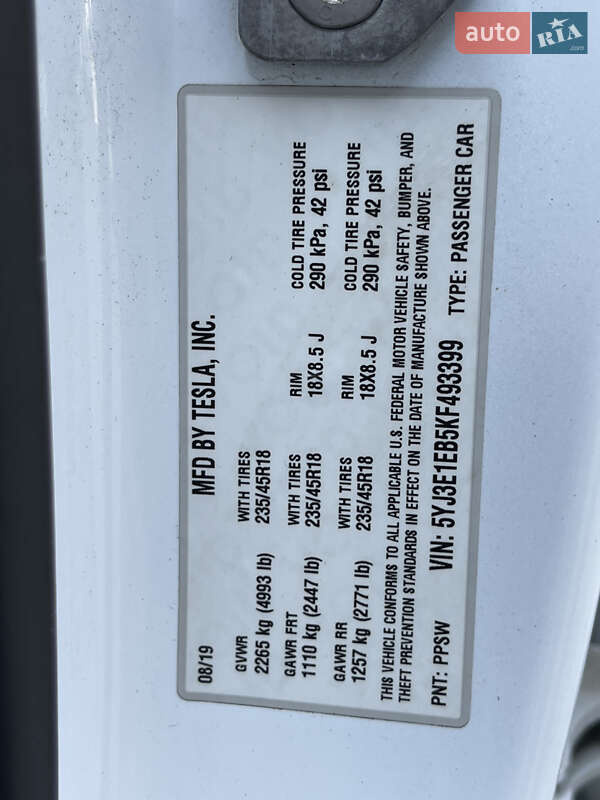 Седан Tesla Model 3 2019 в Новояворовске