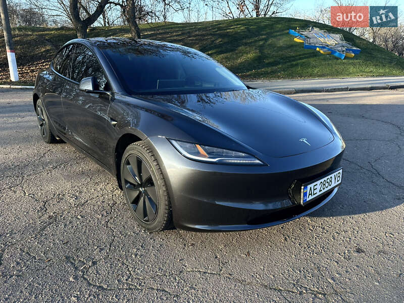 Tesla Model 3 2024