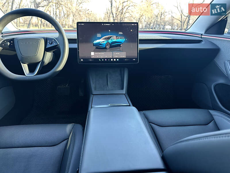 Седан Tesla Model 3 2024 в Кропивницькому
