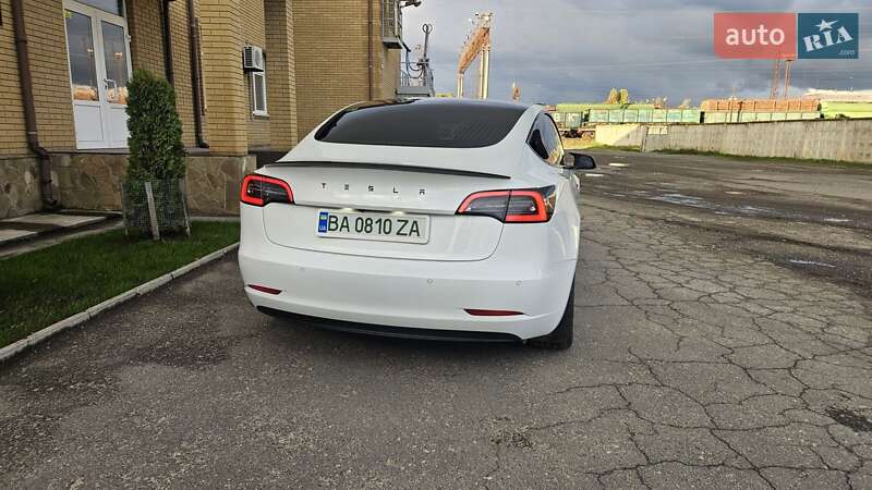 Седан Tesla Model 3 2019 в Знаменке