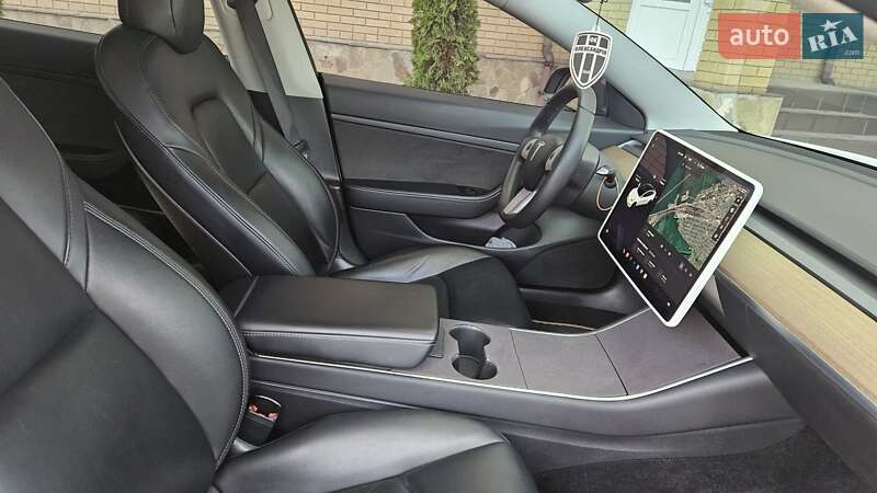 Седан Tesla Model 3 2019 в Знаменке