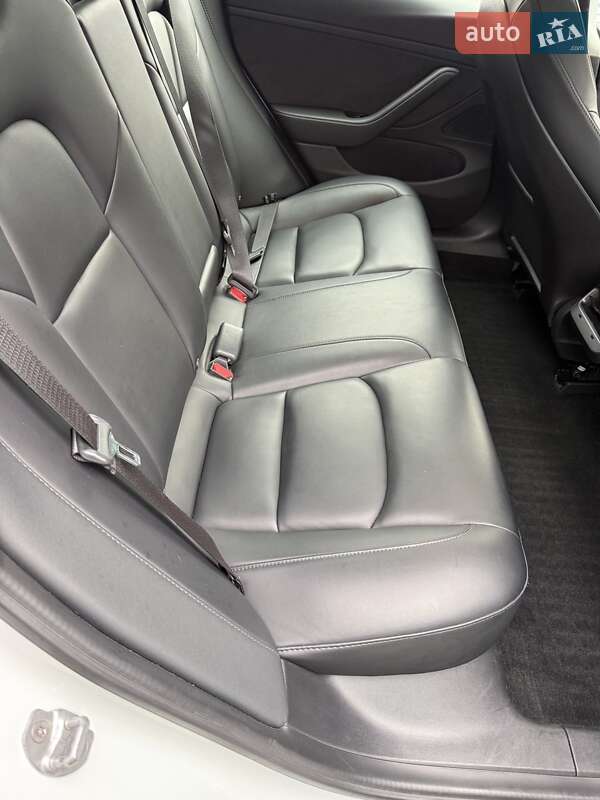 Седан Tesla Model 3 2020 в Киеве