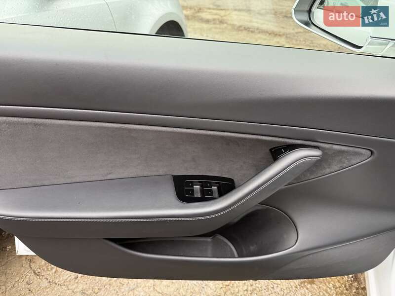 Седан Tesla Model 3 2020 в Киеве
