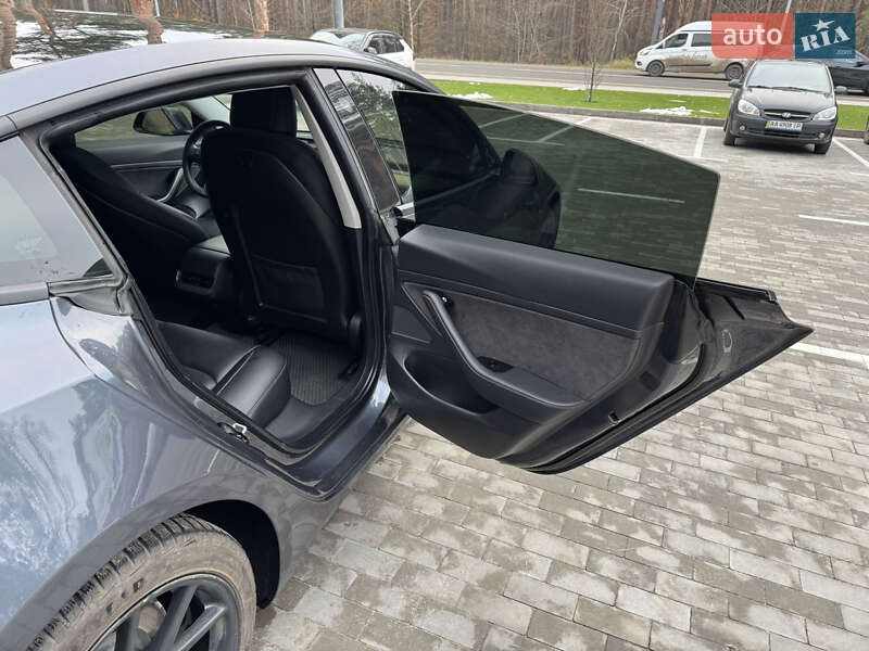 Седан Tesla Model 3 2019 в Києві