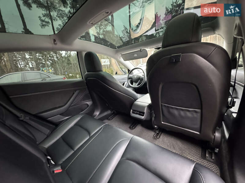 Седан Tesla Model 3 2019 в Києві