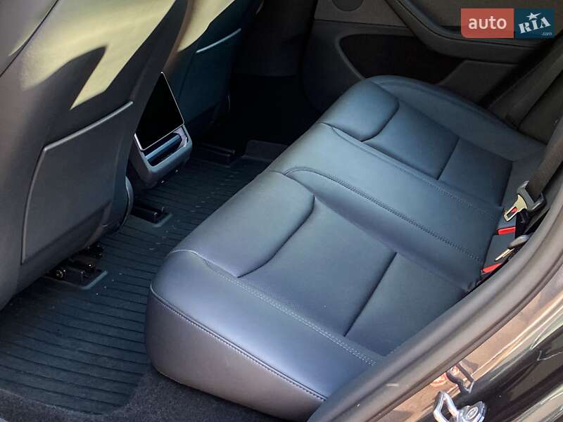 Седан Tesla Model 3 2024 в Києві