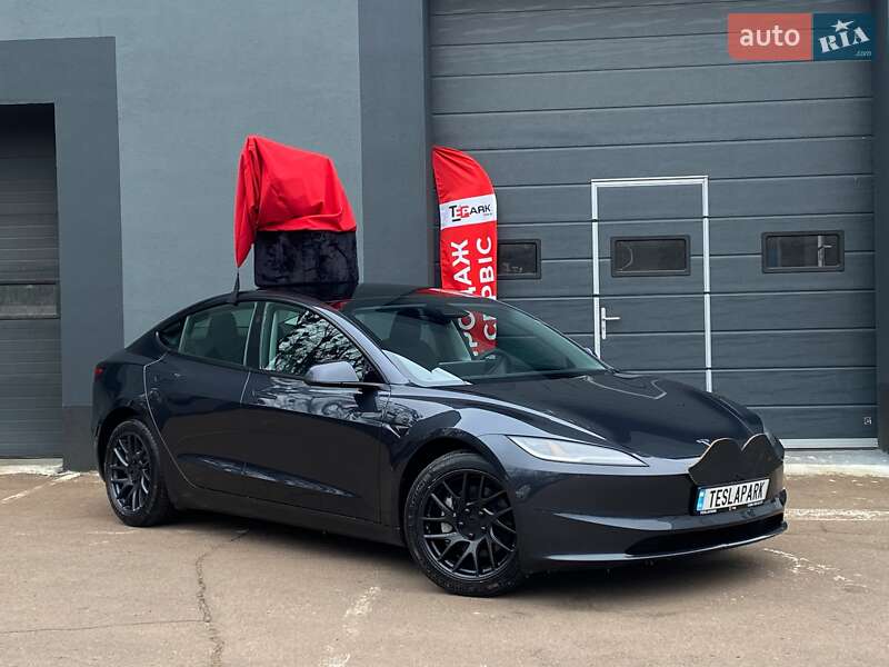 Седан Tesla Model 3 2025 в Киеве