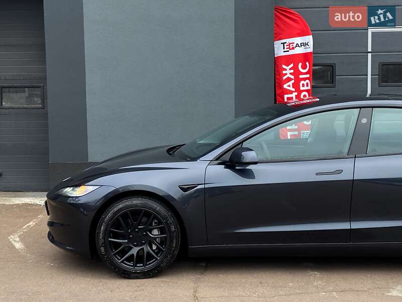 Седан Tesla Model 3 2025 в Киеве