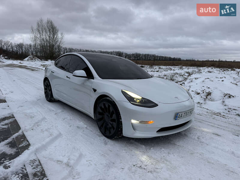 Седан Tesla Model 3 2021 в Киеве