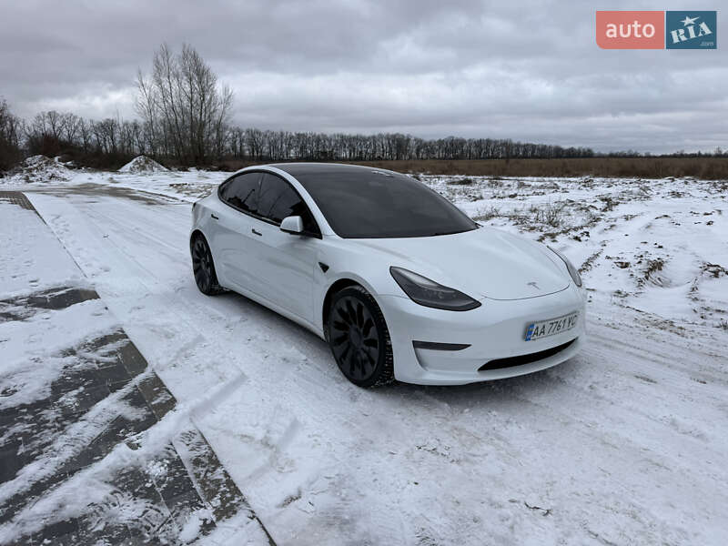 Седан Tesla Model 3 2021 в Киеве