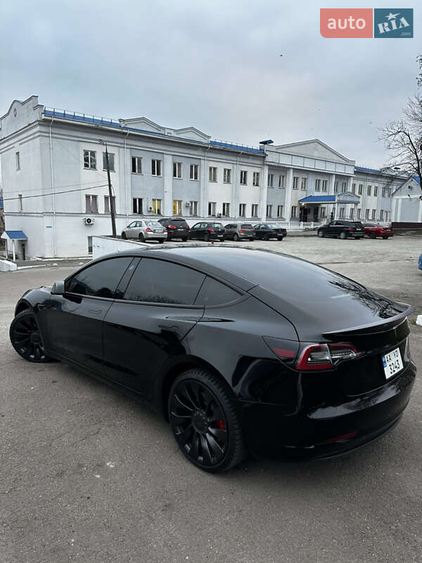 Седан Tesla Model 3 2022 в Киеве