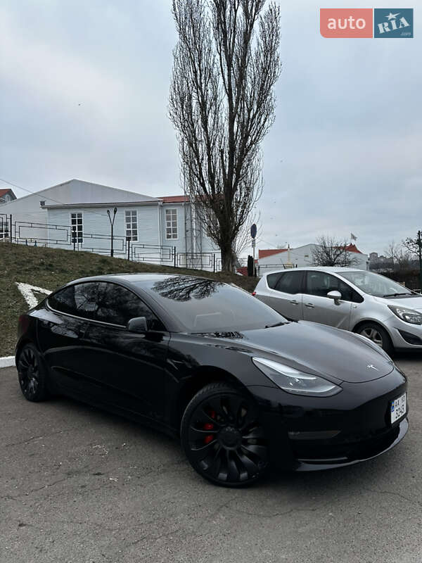 Седан Tesla Model 3 2022 в Киеве