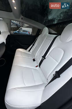 Седан Tesla Model 3 2022 в Киеве