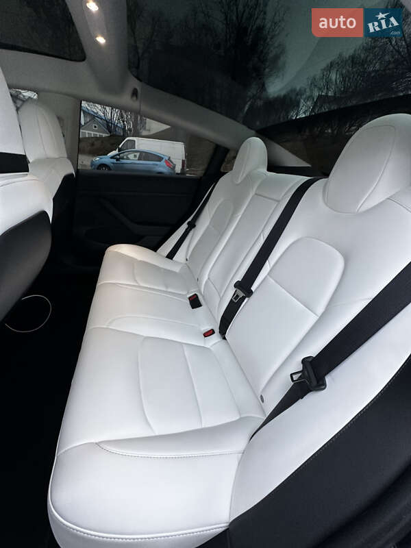 Седан Tesla Model 3 2022 в Киеве