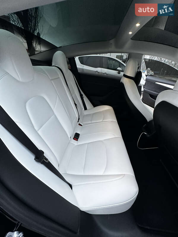 Седан Tesla Model 3 2022 в Киеве