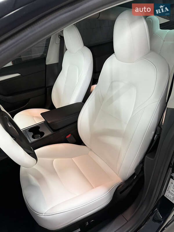 Седан Tesla Model 3 2022 в Киеве