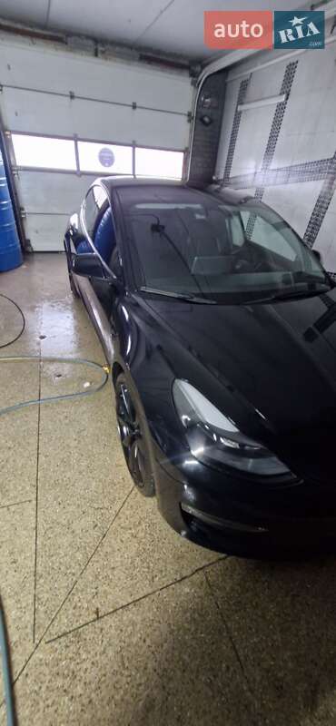 Седан Tesla Model 3 2023 в Днепре