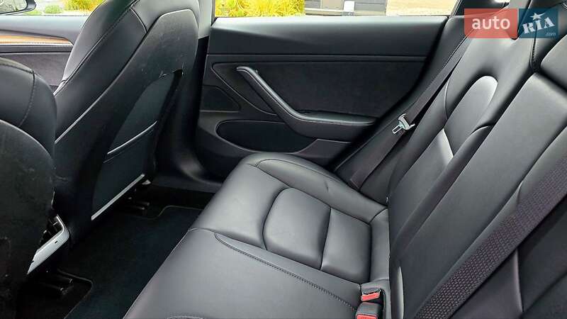 Седан Tesla Model 3 2021 в Ивано-Франковске