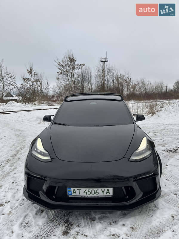 Седан Tesla Model 3 2020 в Коломые