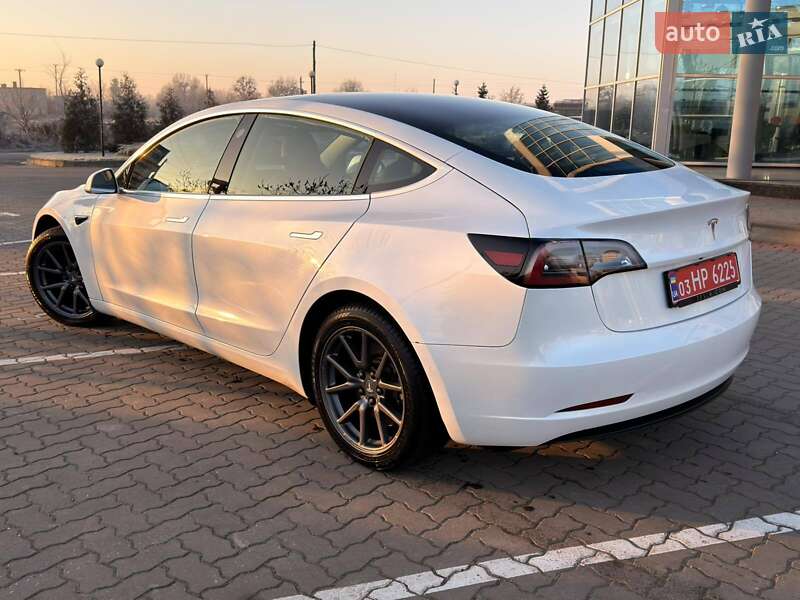 Седан Tesla Model 3 2020 в Киеве