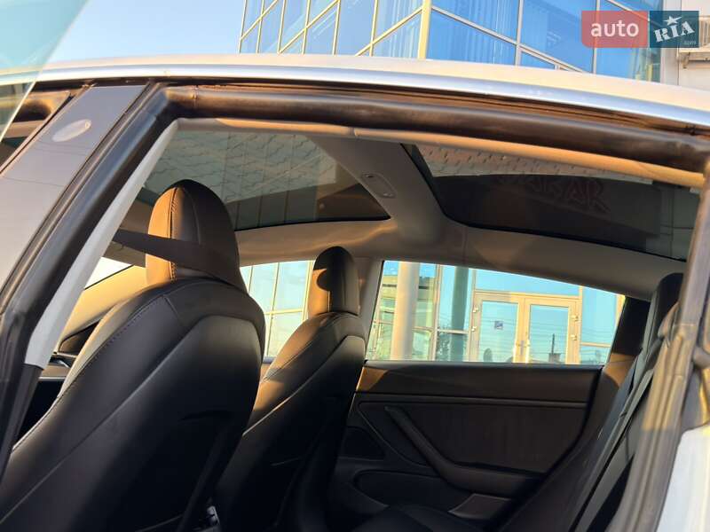 Седан Tesla Model 3 2020 в Киеве
